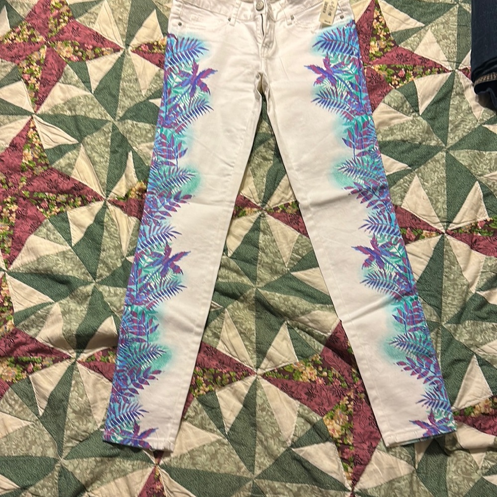 White Aeropostale Jeans with design Size 3/4 regular